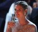 Heidi Klum se régale lors du dîner de gala de l'amfAR à l'hôtel du Cap Eden Roc. Cap d'Antibes, le 24 mai 2012.