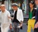 Willow Smith, 11 ans, se promène dans Paris avec sa mère Jada Pinkett Smith, le 12 mai 2012.