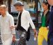 Willow Smith se promène dans Paris avec sa mère Jada Pinkett Smith, le 12 mai 2012.