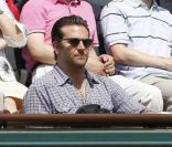 Roland-Garros : Bradley Cooper seul au monde et Gérard Holtz très amoureux