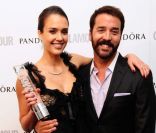 Jessica Alba et Jeremy Piven lors des Glamour Awards 2012 au Berkeley Square Gardens. Londres, le 29 mai 2012.