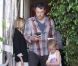 Jennifer Garner, très élégante, se balade avec son mari Ben Affleck et leur fille Violet, le 29 mai 2012