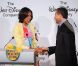 Michelle Obama et Robert A. Iger lors d'une l'annonce de l'engagement de Walt Disney, dans la lutte contre l'obésité, à Washington le 5 juin 2012