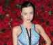 En novembre 2011, Miranda Kerr osait déjà l'ensemble top péplos-jupe avec le créateur Peter Pilotto. Une tenue accessoirisée par une pochette Calvin Klein et des sandales Nicholas Kirkwood.