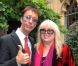 Robin Gibb et son épouse Dwina Murphy Gibb, en septembre 2009 dans leur ville de Thame (Oxfordshire). Avec Dwina, le Bee Gees a eu un fils, Robin-John. Durant leur mariage, il a également eu une fille, Snow, avec la bonne, Claire Yang.