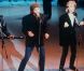 Robin Gibb des Bee Gees en compagnie de ses frères Maurice et Barry lors du l'enregistrement à Paris du Téléthon 1987