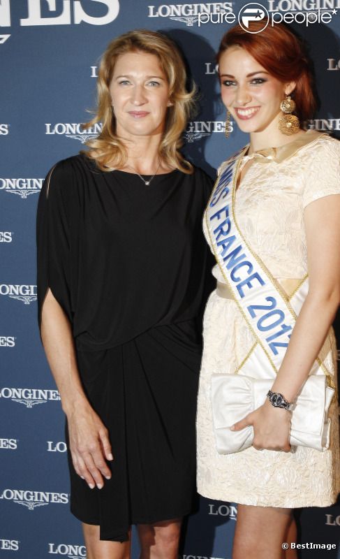 Steffi Graf et Delphine Wespiser lors de la soirée au profit de la fondation Children for Tomorrow, présidée par Steffi Graf à l'Hôtel national de Chaillot à Paris le samedi 9 juin 2012 à Paris