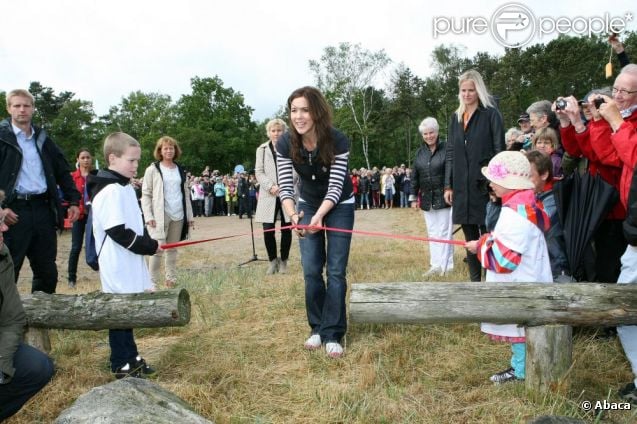 CASA REAL DE DINAMARCA - Página 65 873634-la-princesse-mary-dimanche-10-juin-2012-637x0-1