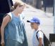 Reese Witherspoon, enceinte, et son fils Deacon, sur le tournage du film Devil's knot, à Atlanta, le 26 juin 2012