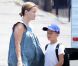 Reese Witherspoon, enceinte, et son fils Deacon, sur le tournage du film Devil's knot, à Atlanta, le 26 juin 2012