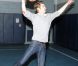 Andrew Garfield, as du basket-ball, dans une maison de la jeunesse et de la culture à Brooklyn, New York, le 26 juin, dans le cadre de l'initiative Be Amazing