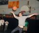 Andrew Garfield, as du basket-ball, dans une maison de la jeunesse et de la culture à Brooklyn, New York, le 26 juin, dans le cadre de l'initiative Be Amazing