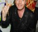 Rhys Ifans fait de la peinture dans une maison de la jeunesse et de la culture à Brooklyn, New York, le 26 juin, dans le cadre de l'initiative Be Amazing