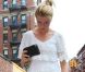 Ireland accompagne son père Alec Baldwin et sa fiancée Hilaria Thomas, occupés par les derniers préparatifs de leur mariage, prévu demain à New York. Le 29 juin 2012.