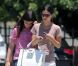 Rachel Bilson sort faire quelques courses avec sa soeur Hattie à Los Angeles, le lundi 9 juillet 2012.