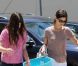 Rachel Bilson, panier à linge à la main, sort faire quelques courses avec sa soeur Hattie à Los Angeles, le lundi 9 juillet 2012.