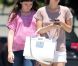 Rachel Bilson sort faire quelques courses avec sa soeur Hattie à Los Angeles, le lundi 9 juillet 2012.