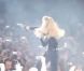 Madonna en plein spectacle. Image extraite de  Inside the DNA of MDNA , dans les coulisses du MDNA Tour à Rome, le 12 juin. Réalisé par Stéphane Sennour.
