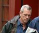  Hugh Laurie fait un peu de shooping avec son épouse avant d'assurer son concert au Grand Rex le 10 juillet 2012 à Paris 