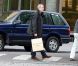  Hugh Laurie et sa femme Joanne Green ont fait un peu de shooping avant d'aller déjeuner dans le quartier du Marais avant son concert au Grand Rex le 10 juillet 2012 à Paris   