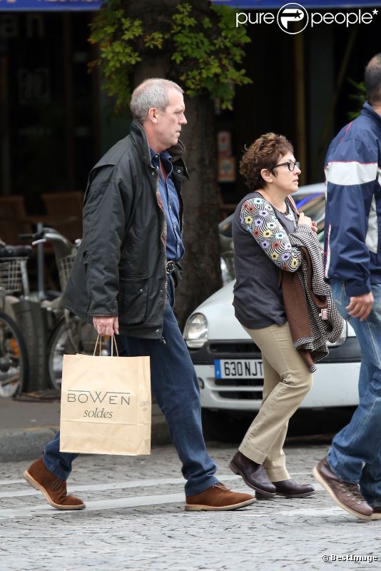 Hugh Laurie et sa femme Joanne Green : amoureux dans les rues de Paris  le 10 juillet 2012