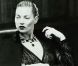 Kate Moss sexy et séductrice dans la campagne Ferragamo. Capture d'écran du spot vidéo