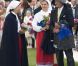Trempé en 2011, le roi était paré, cette fois. La princesse Victoria de Suède a fêté dans la joie et l'allégresse son 35e anniversaire le 14 juillet 2012, assistant comme chaque année dans la soirée au festival de Borgholm, sur l'île d'Öland, en habit traditionnel et en compagnie de sa famille - le prince Daniel, le roi Carl XVI Gustaf, la reine Silvia, le prince Carl Philip et la princesse Madeleine.
