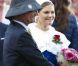 Trempé en 2011, le roi était paré, cette fois. La princesse Victoria de Suède a fêté dans la joie et l'allégresse son 35e anniversaire le 14 juillet 2012, assistant comme chaque année dans la soirée au festival de Borgholm, sur l'île d'Öland, en habit traditionnel et en compagnie de sa famille - le prince Daniel, le roi Carl XVI Gustaf, la reine Silvia, le prince Carl Philip et la princesse Madeleine.