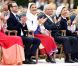 La princesse Victoria de Suède a fêté dans la joie et l'allégresse son 35e anniversaire le 14 juillet 2012, assistant comme chaque année dans la soirée au festival de Borgholm, sur l'île d'Öland, en habit traditionnel et en compagnie de sa famille - le prince Daniel, le roi Carl XVI Gustaf, la reine Silvia, le prince Carl Philip et la princesse Madeleine.