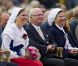 La princesse Victoria de Suède a fêté dans la joie et l'allégresse son 35e anniversaire le 14 juillet 2012, assistant comme chaque année dans la soirée au festival de Borgholm, sur l'île d'Öland, en habit traditionnel et en compagnie de sa famille - le prince Daniel, le roi Carl XVI Gustaf, la reine Silvia, le prince Carl Philip et la princesse Madeleine.