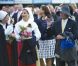 Trempé en 2011, le roi était paré, cette fois. La princesse Victoria de Suède a fêté dans la joie et l'allégresse son 35e anniversaire le 14 juillet 2012, assistant comme chaque année dans la soirée au festival de Borgholm, sur l'île d'Öland, en habit traditionnel et en compagnie de sa famille - le prince Daniel, le roi Carl XVI Gustaf, la reine Silvia, le prince Carl Philip et la princesse Madeleine.