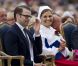 La princesse Victoria de Suède a fêté dans la joie et l'allégresse son 35e anniversaire le 14 juillet 2012, assistant comme chaque année dans la soirée au festival de Borgholm, sur l'île d'Öland, en habit traditionnel et en compagnie de sa famille - le prince Daniel, le roi Carl XVI Gustaf, la reine Silvia, le prince Carl Philip et la princesse Madeleine.