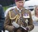 Le prince Charles, colonel en chef du régiment de parachutistes, à Staffordshire pour une cérémonie d'inauguration de deux sculptures hommages à l'oeuvre du régiment et de l'agence gouvernementale GCHQ, le 13 juillet 2012.