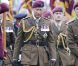 Le prince Charles, colonel en chef du régiment de parachutistes, à Staffordshire pour une cérémonie d'inauguration de deux sculptures hommages à l'oeuvre du régiment et de l'agence gouvernementale GCHQ, le 13 juillet 2012.
