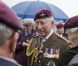 Le prince Charles, colonel en chef du régiment de parachutistes, à Staffordshire pour une cérémonie d'inauguration de deux sculptures hommages à l'oeuvre du régiment et de l'agence gouvernementale GCHQ, le 13 juillet 2012.