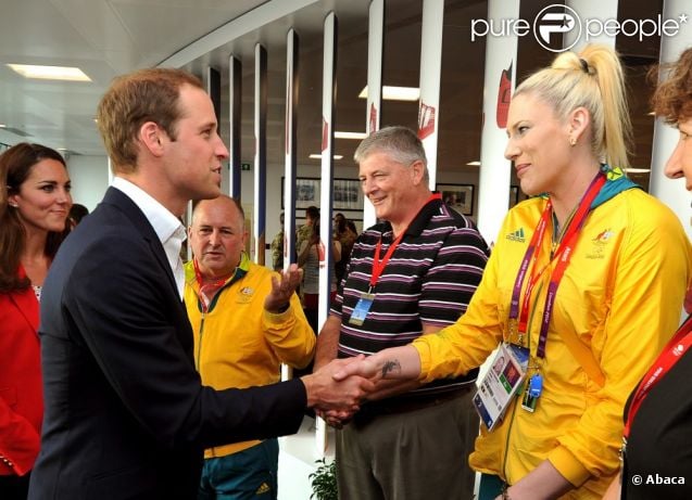 CASA REAL BRITÁNICA - Página 87 909605-the-duke-of-cambridge-talks-to-lauren-637x0-2