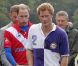 Les princes William et Harry disputaient le 5 août 2012 un match de polo caritatif au profit de trois associations qu'ils soutiennent, lors du Jerudong Trophy, dans les Costwolds.
