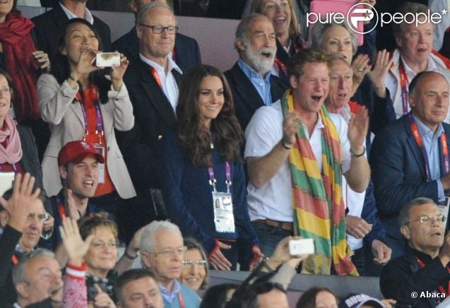 CASA REAL BRITÁNICA - Página 90 910167-kate-middleton-le-prince-william-et-le-637x0-2