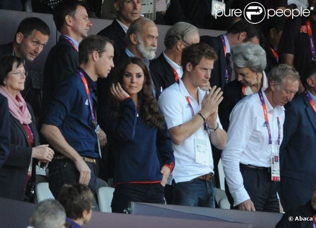 CASA REAL BRITÁNICA - Página 90 910170-kate-middleton-le-prince-william-et-le-637x0-1