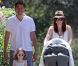 Alyson Hannigan, son mari Alexis Denisof, leur petite fille Satyana et la dernière Keeva profitent d'un dimanche ensoleillé dans les rues de Brentwood le 5 août 2012