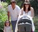 Alyson Hannigan, son mari Alexis Denisof, leur petite fille Satyana et la dernière Keeva profitent d'un dimanche ensoleillé dans les rues de Brentwood le 5 août 2012