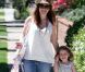 Alyson Hannigan, son mari Alexis Denisof, leur petite fille Satyana et la dernière Keeva profitent d'un dimanche ensoleillé dans les rues de Brentwood le 5 août 2012