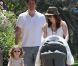 Alyson Hannigan, son mari Alexis Denisof, leur petite fille Satyana et la dernière Keeva profitent d'un dimanche ensoleillé dans les rues de Brentwood le 5 août 2012