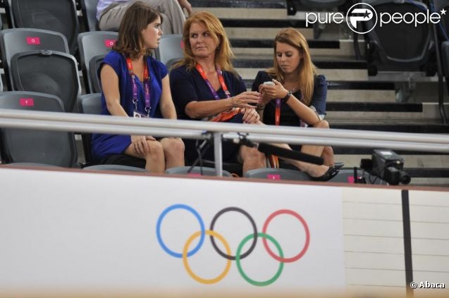 CASA REAL BRITÁNICA - Página 94 911834-les-princesses-beatrice-et-eugenie-637x0-1