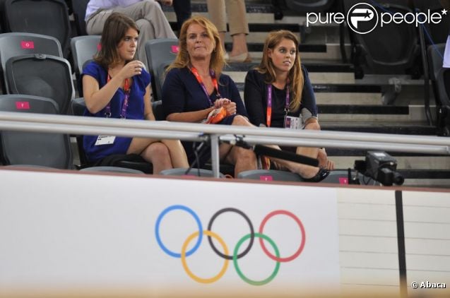 CASA REAL BRITÁNICA - Página 94 911864-les-princesses-beatrice-et-eugenie-637x0-1