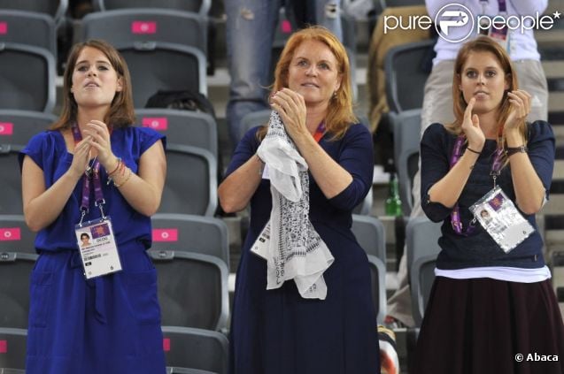 CASA REAL BRITÁNICA - Página 94 911865-les-princesses-beatrice-et-eugenie-637x0-1