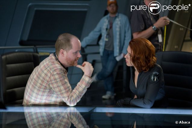Joss Whedon sur le plateau du blockbuster  Avengers.