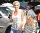 Jennie Garth affiche désormais une silhouette mincissime ! 7 août 2012 à Los Angeles, avec sa fille.