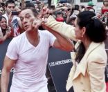 Jean-Claude Van Damme et sa femme Gladys Portugues lors de l'avant-première du film Expendables 2 : unité spéciale le 8 août 2012 à Madrid