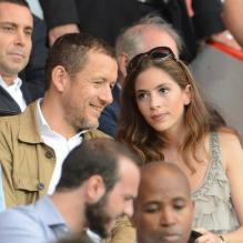 Dany Boon et sa femme Yaël dans les tribunes du Parc des Princes pour la rentrée du Paris Saint-Germain en Ligue 1 le 11 août 2012.